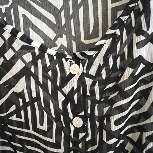 Dressbarn Blouse Top Black White Semi Sheer Cold Shoulder Plus Sz 2X - Picture 7 of 9